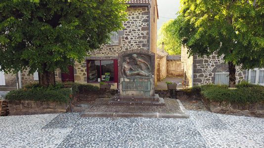 Le Monument aux morts Saint-Martin-Valmeroux